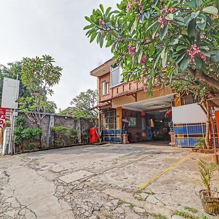 Oyo 90408 Hotel Horton Cirebon Exteriör bild
