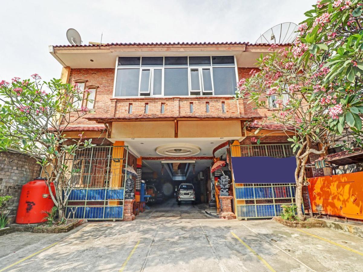 Oyo 90408 Hotel Horton Cirebon Exteriör bild