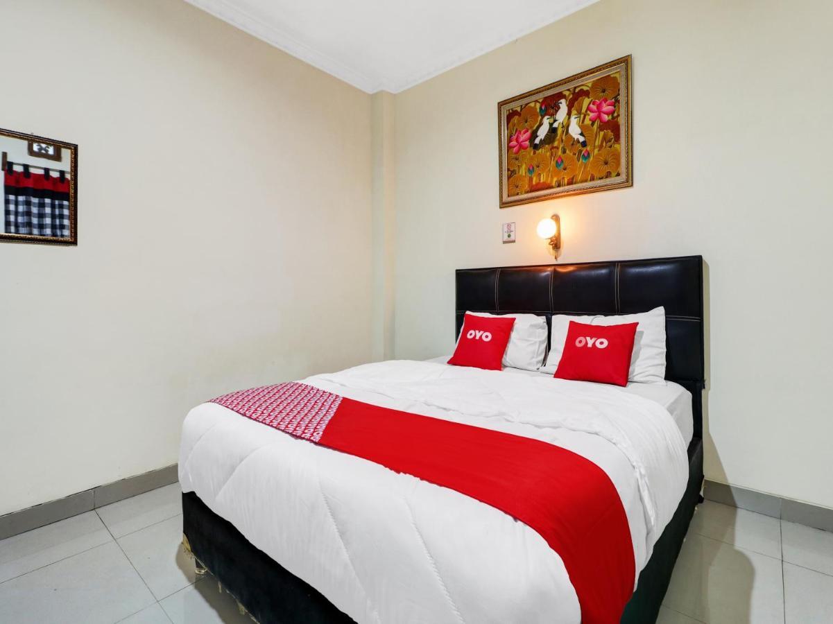 Oyo 90408 Hotel Horton Cirebon Exteriör bild
