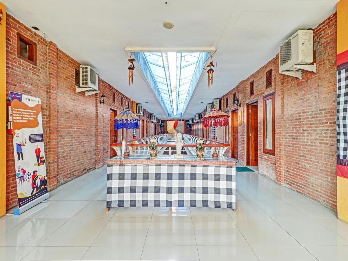 Oyo 90408 Hotel Horton Cirebon Exteriör bild
