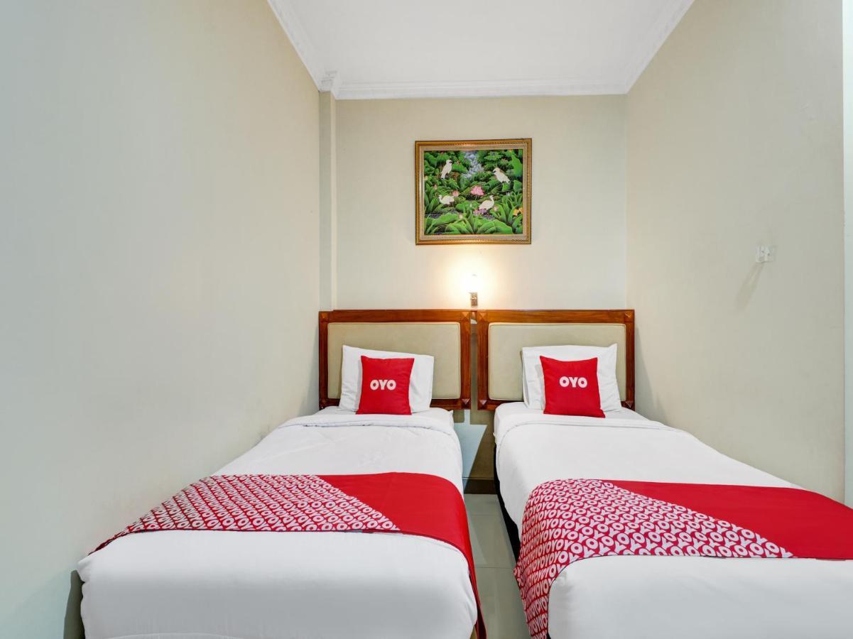 Oyo 90408 Hotel Horton Cirebon Exteriör bild