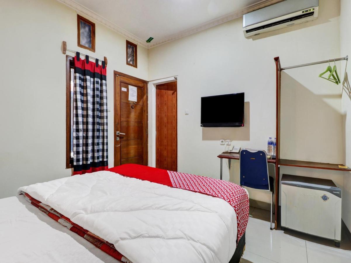 Oyo 90408 Hotel Horton Cirebon Exteriör bild