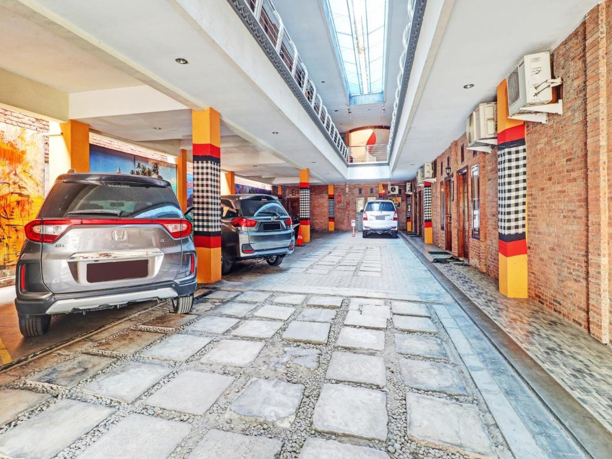 Oyo 90408 Hotel Horton Cirebon Exteriör bild