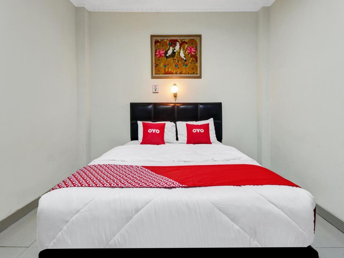 Oyo 90408 Hotel Horton Cirebon Exteriör bild